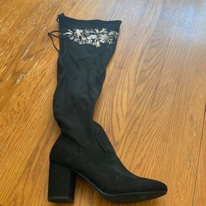 OTK suede black boots with embroidered flowers in light blue/purple